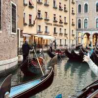 "Exploring Venice by Kayak: A Unique Perspective on the City"