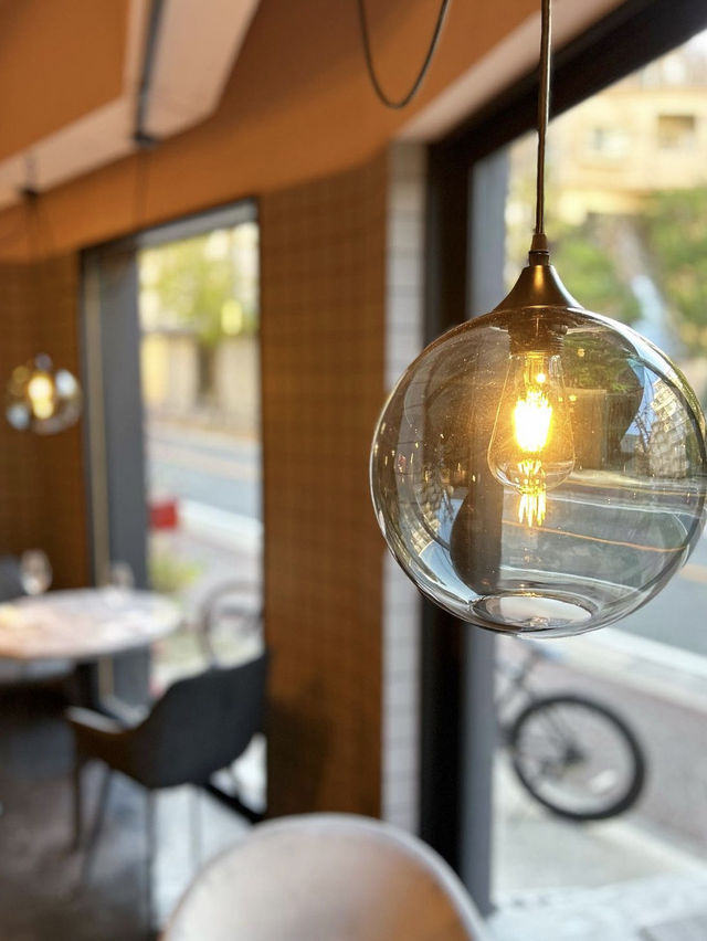 【福岡カフェ】窓からの日差しが明るい浄水通りのお洒落カフェ✨️