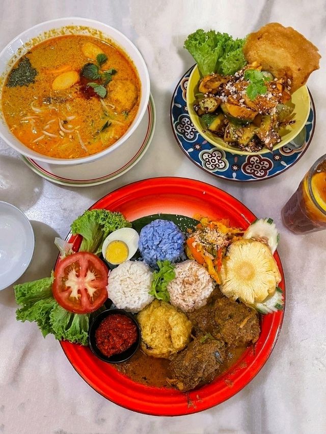 Eat like a local @ Wild Coriander Cafe, Melaka.