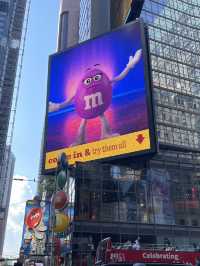 찰리 초콜릿 공장 대신 뉴욕 M&M's에 들러 보시는 건 어떨까요?