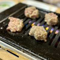 【大阪・難波】焼鳥と鳥刺しが味わえるお得なコース「鉄板ぢどり焼TARO 難波中店」