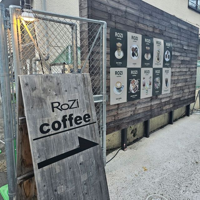 [新大久保]落ちついた雰囲気の新大久保カフェ[ROZI coffee]