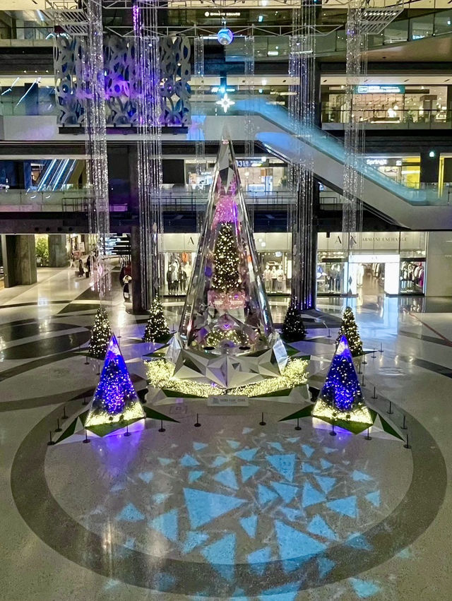 大阪 ❤︎まるで万華鏡🪞✨室内の巨大なクリスマスツリー⭐️ 