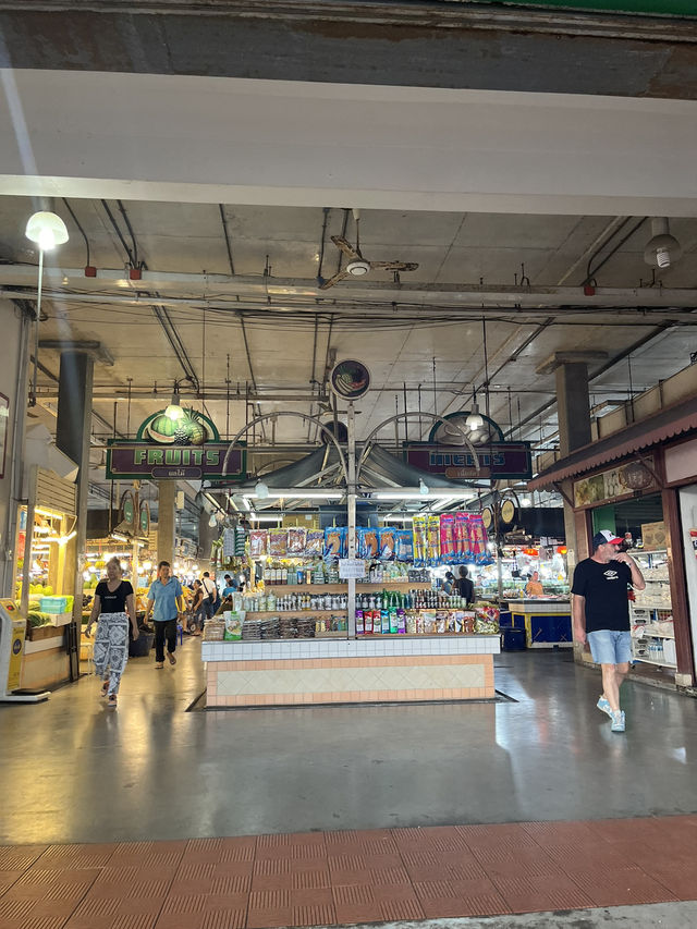 【タイ･パトン🇹🇭】屋台がずらりと並ぶ市場！激安で食べれるシーフード屋台🦐