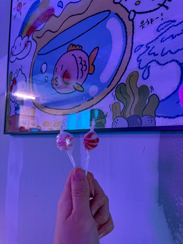 키치한 일본 하이틴 감성 한도 초과, 젤리에이드를 파는 물고기다방 