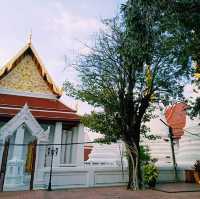 泰國曼谷著名皇家古跡寺廟景點:Wat Krua Wan Worawiharn，建築華麗雄偉，適合打卡拍照📸
