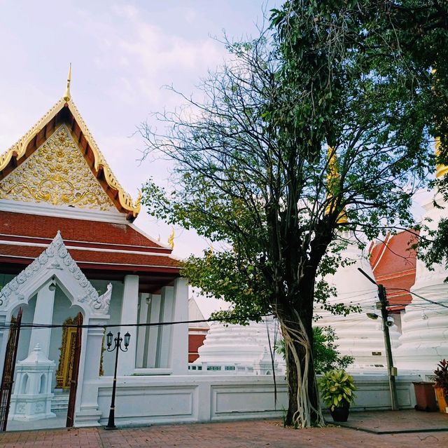 泰國曼谷著名皇家古跡寺廟景點:Wat Krua Wan Worawiharn，建築華麗雄偉，適合打卡拍照📸