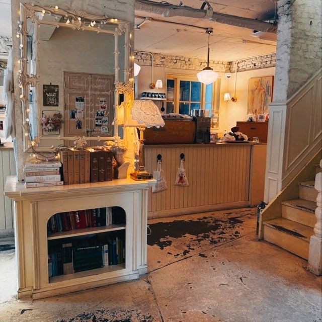 A CAFÉ WITH DELICIOUS CAKES.