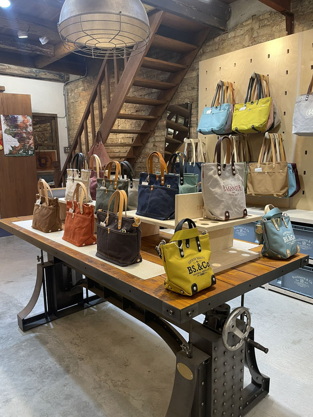BAGSMITH & CO.: Timeless Craftsmanship on Shennong Street 👜✨