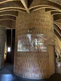 西班牙巴塞隆納｜米拉之家 Casa Milà：高第經典建築