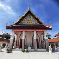 สักการะหลวงพ่อโพธิ์ พระพุทธรูปศิลาสมัยสุโขทัย