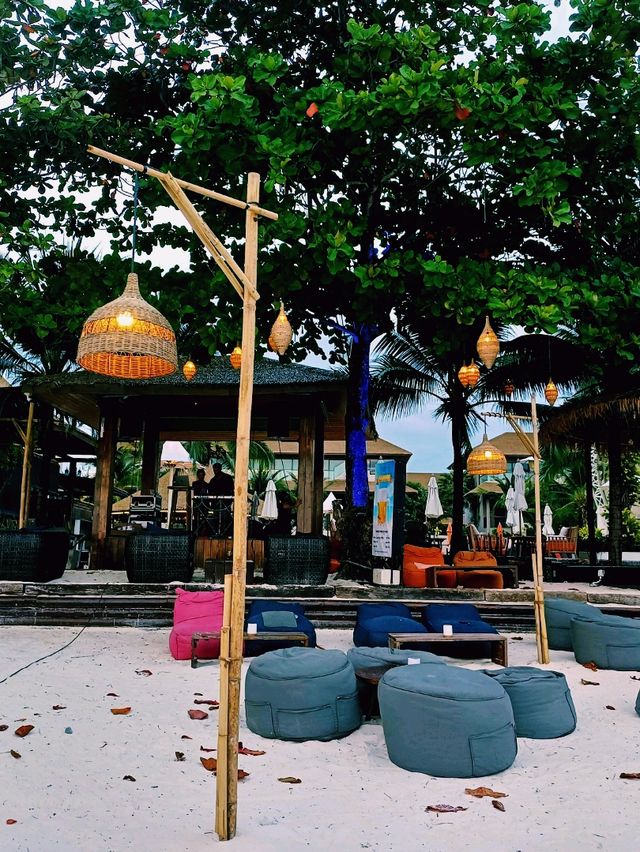 泰國麗貝島時尚沙灘🏖️海景海鮮餐廳酒吧:Art Beach Club