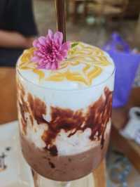 Nay Laa-Myth cafe