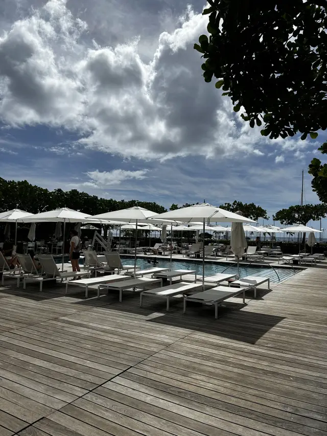 ไม่อยากกลับบ้านเลย, โรงแรมฮิลตัน เวเคชั่น คลับ เดอะ โมเดิร์น โฮโนลูลูล่าสุด