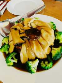A Flavorful Sibu Dinner Feast! 🍍🍲🍄