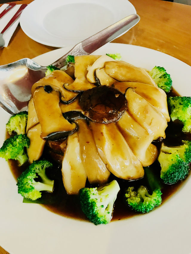 A Flavorful Sibu Dinner Feast! 🍍🍲🍄
