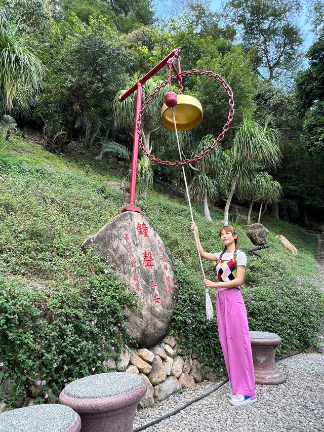 擁有多種天然奇特原石的百年土地公！