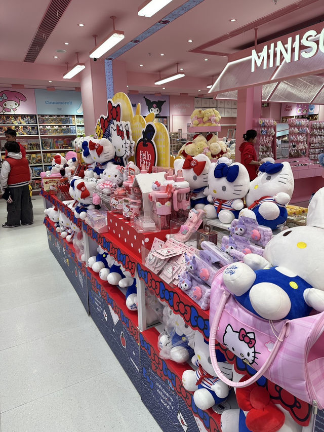 Miniso ที่จีน 🇨🇳 ใหญ่สุดอะไรสุด! 🛍️✨