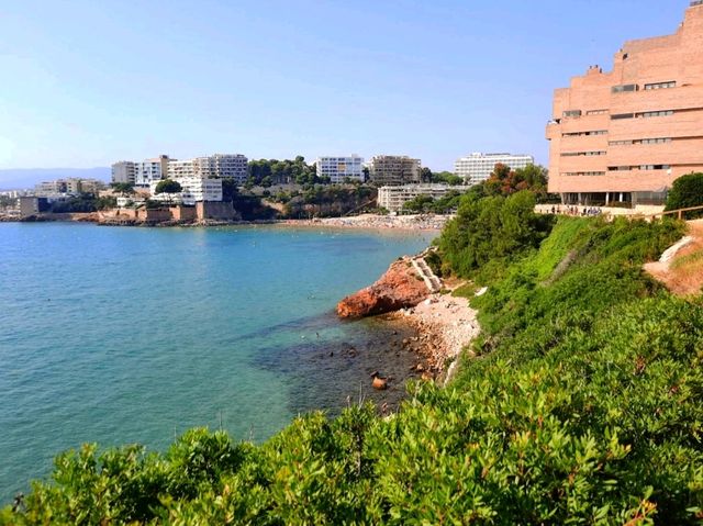 洛憑藉其自身優勢，已成為黃金海岸的主要旅遊中心之一