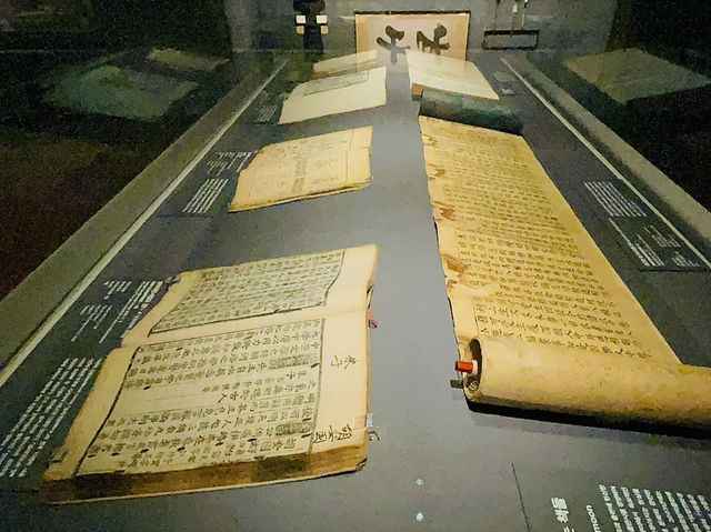 To explore Korean heritage without any cost👫😎❤️
