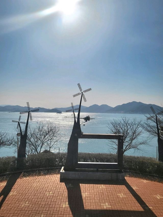 대형풍차존이 있는 사천 오션뷰공원