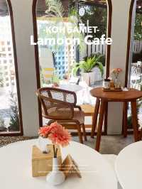 คาเฟ่สุดมินิมอลบนเกาะเสม็ด