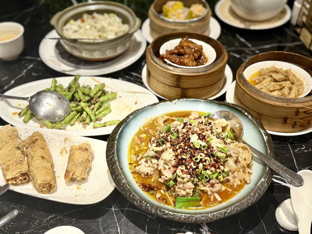 高雄福華大飯店（珍珠坊）重新裝潢過富麗堂皇.美食非吃不可