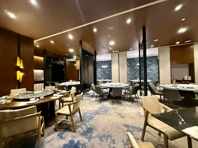 高雄福華大飯店（珍珠坊）重新裝潢過富麗堂皇.美食非吃不可