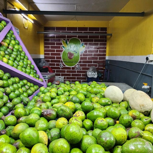【コチ/インド】アボカドが山積み！スムージー屋🥑