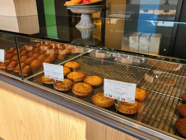 [🇯🇵東京] 白金で味わう絶品シュークリームと焼き菓子 - メゾンダーニ