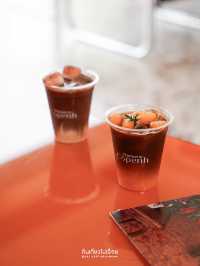 คาเฟ่บนชั้น 3 สีสันสไตล์เดนมาร์ก