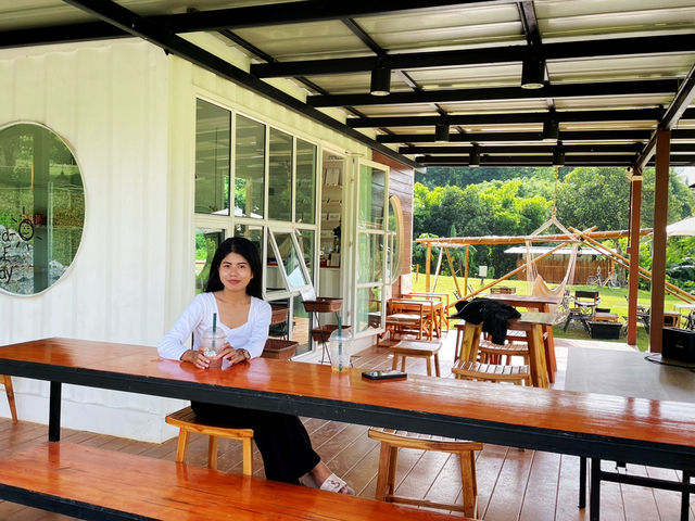 จิบกาแฟ ชมวิวทะเลสาบสุดชิลล์