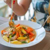 ร้านอาหารและคาเฟ่ ริมทะเลขนอม