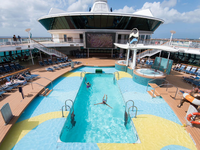 Serenade of the Seas 🎻: A Solo Traveller’s Symphony of Adventure & Relaxation!