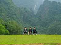 Tắm suối Hoà Bình