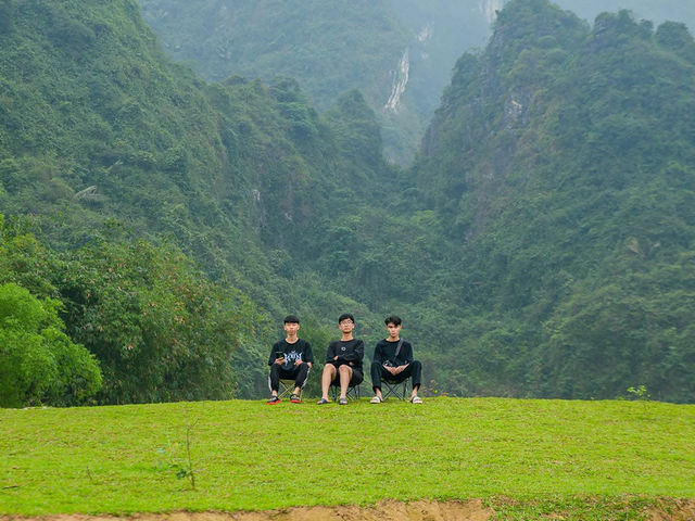 Tắm suối Hoà Bình