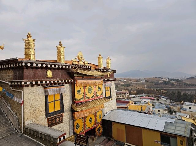 วัดซงจ้านหลิน (GandenSumtseling Monastery)