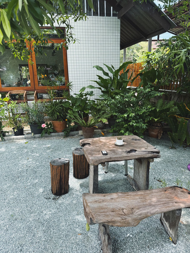 คาเฟ่เปิดใหม่สไตล์โฮมมี่ย่านศรีราชา