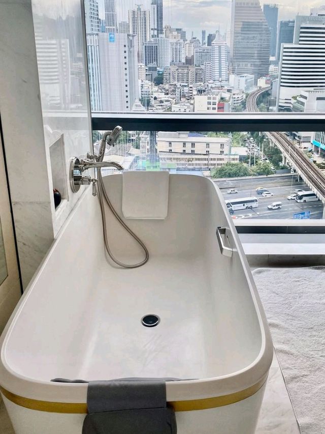 Skyline Chic & Soulful Luxury – Rosewood Bangkok