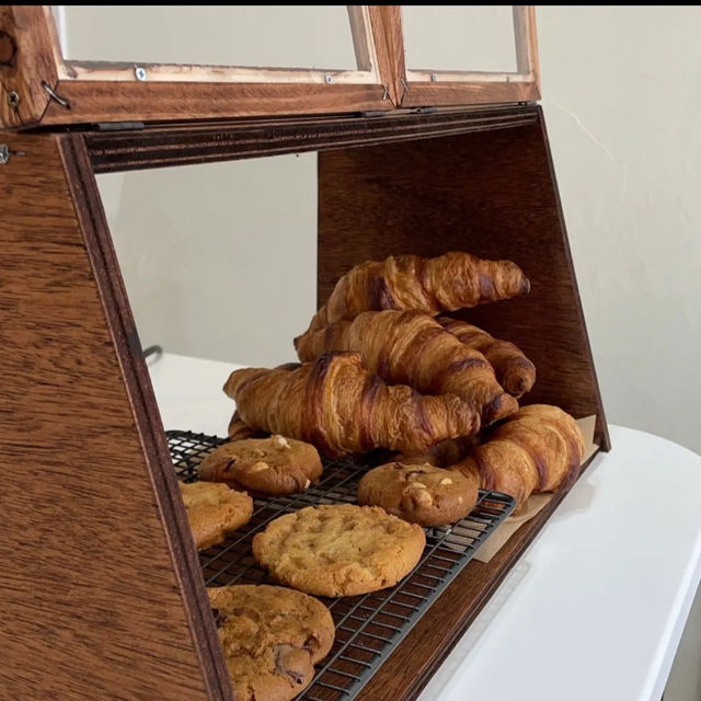 LARS COFFEE AND BAKERY