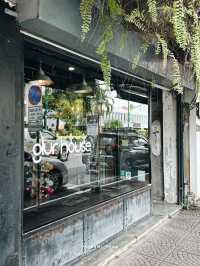 GLUR HOUSE (เกลอเฮาส์)