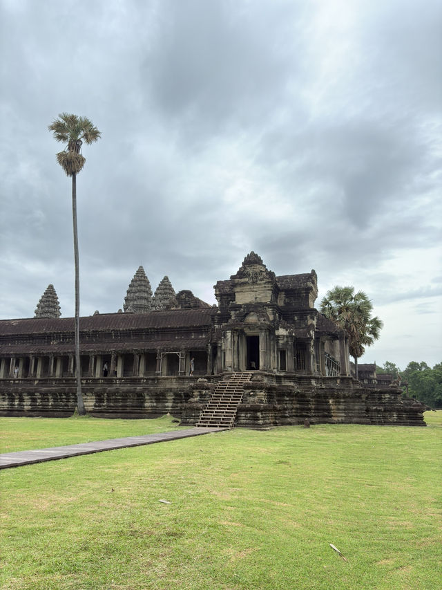 Angkor Wat: A Journey Through Time🛕🇰🇭