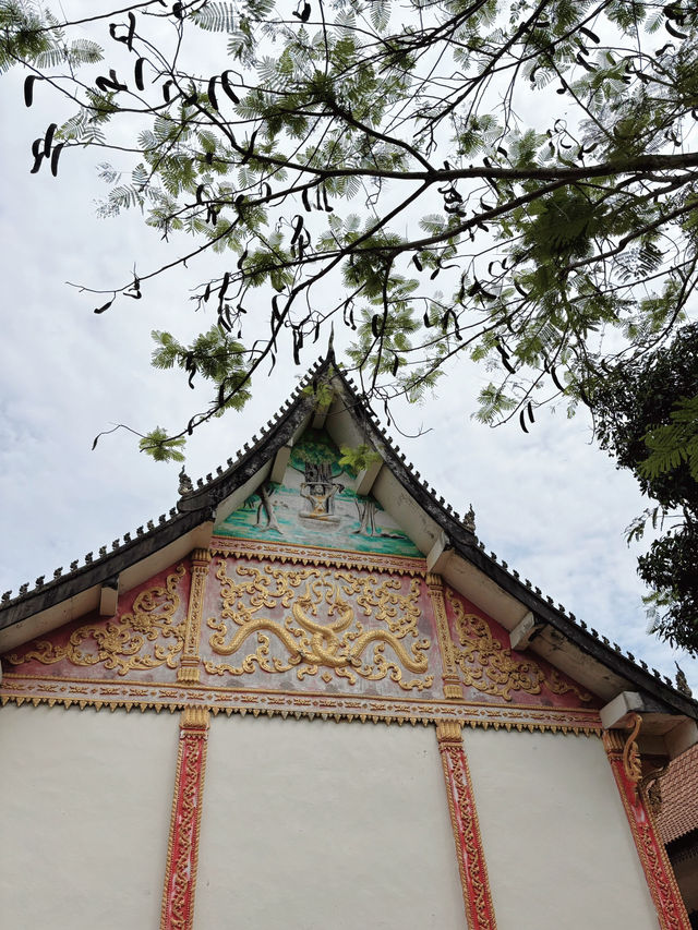 Wat that สัมผัสวัดพื้นบ้านสวยๆที่วังเวียง 