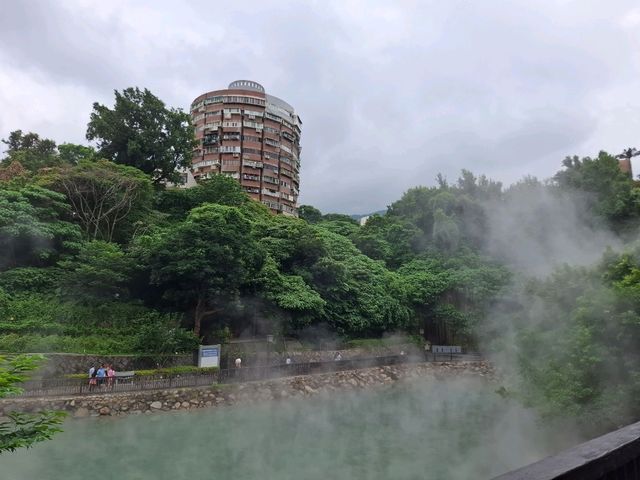 北投地熱谷是一處大自然與幻想交織的奇景地，來一趟不但能體驗天然地熱的壯觀