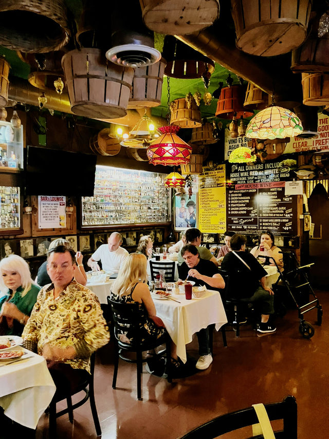 오랜 전통의 이탈리안 레스토랑, Battista’s Holl in the Wall!