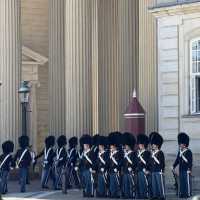 🇩🇰 Amalienborg Palace 💂‍♂️ Royal Moments in Copenhagen