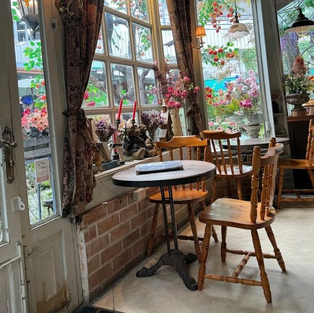 lovely cafe