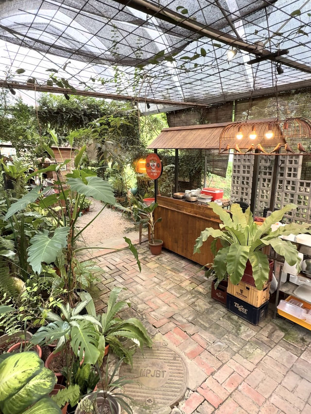 Spirited Away Atmosphere at this Greenhouse with Tasty Thai Food at Treasure Thai Horizon Hills
