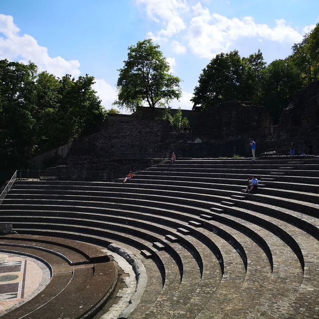 🌞🏙️ Lyon Summer Guide: Gastronomy, History & Riverside Magic  