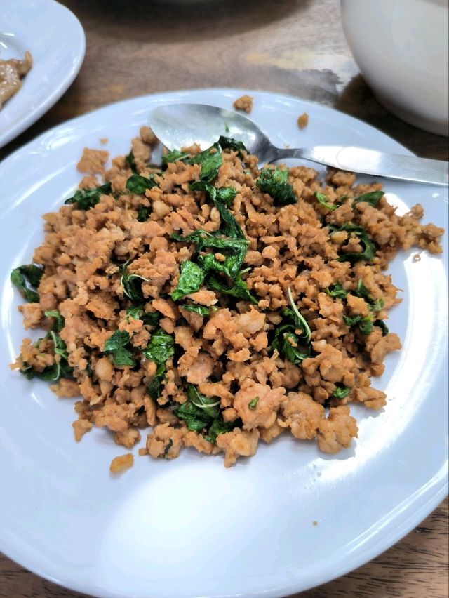 ครัวคุณตุ้ม ร้านอาหารจัดจ้านแห่งกาญจนบุรี